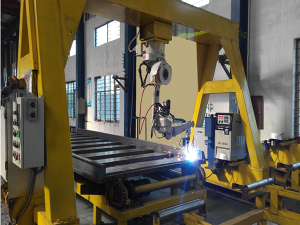 激光跟踪与机器人集成自动焊接工作站管管焊接设备船舶自动焊接